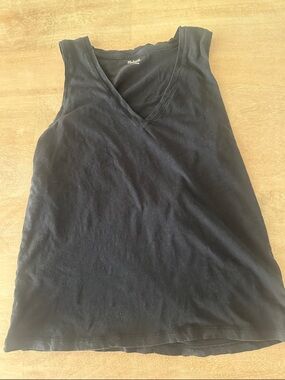 Madewell Black V-Neck Sleeveless Tank Top